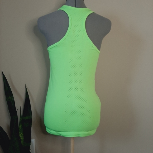 Nike Pro Hypercool Tank - Picture 2 of 3
